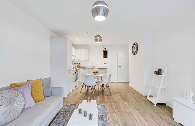 Newly Furnished and Bright Home - Foto 14