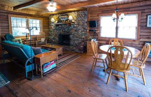 Creekside Hideaway Rustic Cabin - Secluded, Creekside Family Cabin - Foto 3