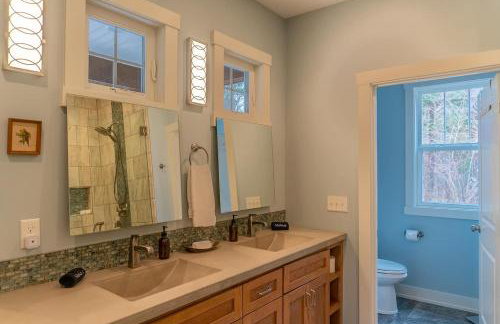 Lake Effect Lodge 3 min from Laketown Beach! - Foto 11