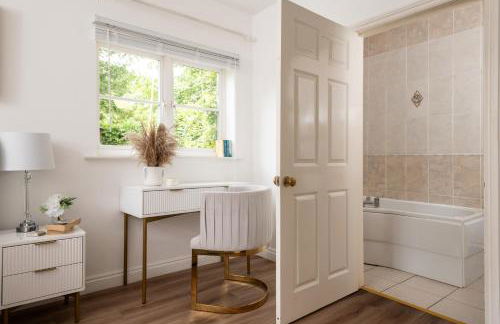 Luxurious Snowdrop Cabin with Private Hot Tub - Photo 19