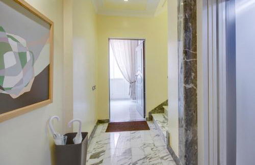 Right House - Characteristic Marina District - Photo 31