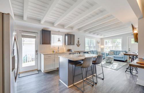 Modern Oak Island Escape 1 Mile to Long Beach! - Foto 8