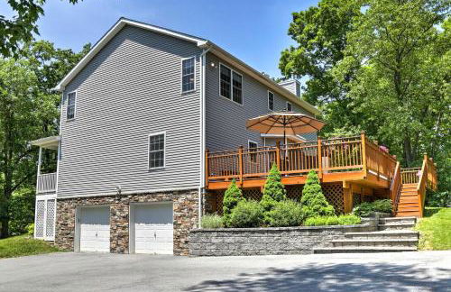 Colonial-Style Warwick Retreat - 1 Hour to NYC! - Foto 2