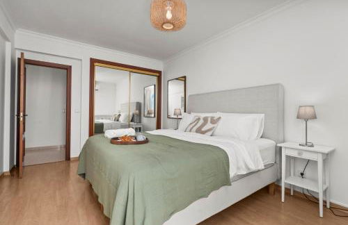 Elegant Flat with Pool & Balcony by HostWise - Foto 10