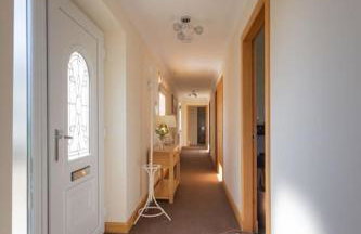 Bungalow with Hot Tub, BBQ Hut, Golf Net , Large Garden & Play Area - Foto 5