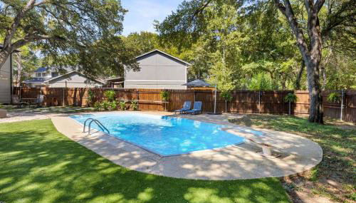 Family Getaway with Pool & Fire Pit - Foto 2