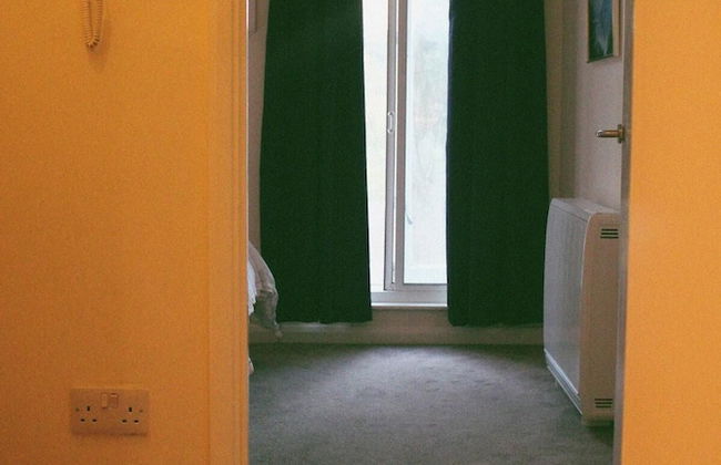 London Gem - Chic Apartment Retreat - Photo 15