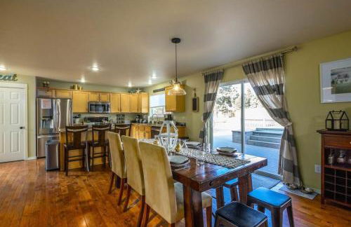 Wildflower Getaway HALF acre yard firepit hot tub bikes Dogs OK - Foto 11