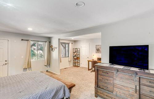 1 Mi to Lake Crestline Cabin with Deck and Gas Grill! - Foto 16