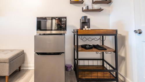 Cozy Studio w/gated parking - Photo 3, minibar