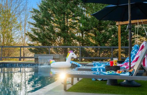 Sleeps 13 Saltwater Pool Fully Fenced in Yard - Photo 17