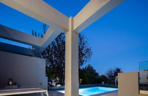 Akonizia Luxury House - With Private Heated Pool and Jacuzzi - Photo 24