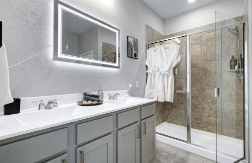 Stylish Hot Tub Retreat BBQ Yard Games WiFi Pets - Foto 31