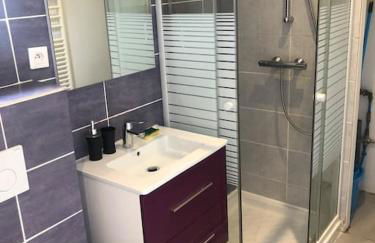 Charment logement avec parking et jardin privatif - Foto 8