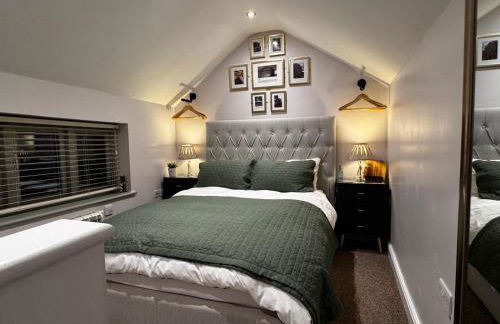 The Tower, 1 bed 1850's Tiny House - Foto 1