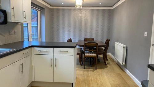 Stunning 4-Bedroom Home - Foto 2