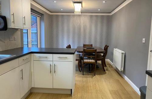 Stunning 4-Bedroom Home - Foto 2