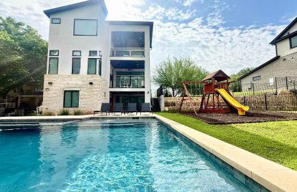 LBJ Bliss Retreat Heated Pool Hot Tub Game Rooms - Photo 1