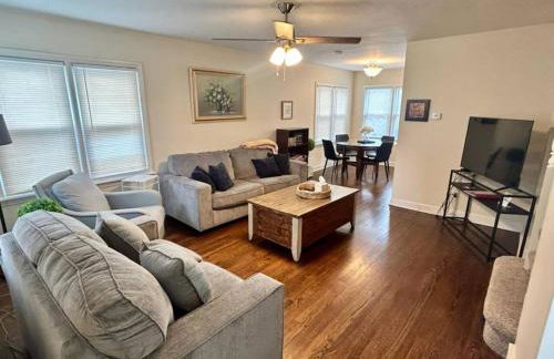 Downtown Libertyville Duplex Near Naval Base - Foto 3