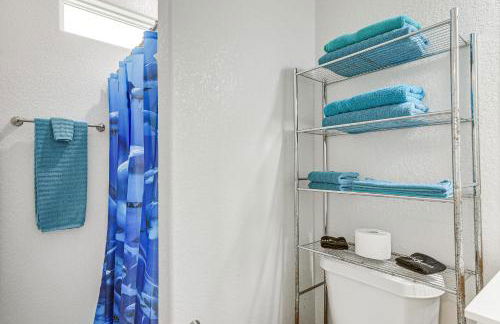 2 Decks, Patio and Views Beachfront Texas Retreat - Photo 26