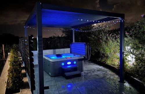 Little Woodlands Chalet with Private Garden & Hot Tub - Foto 63