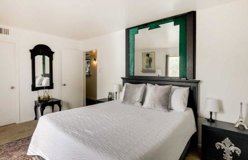 Chic Dallas Condo with Pool, Walk to Knox Street! - Foto 11