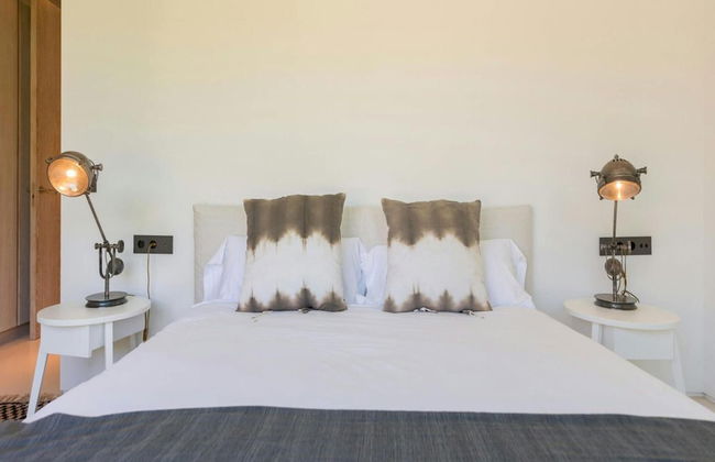 Stunning Villa With Modern Appliances - Photo 11