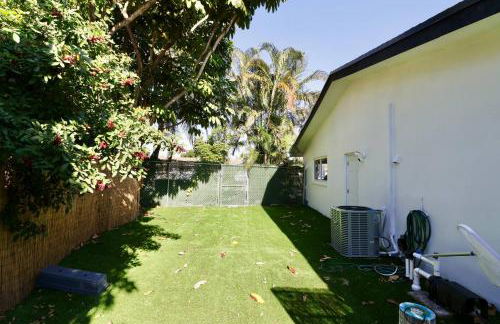 Luxury Oasis Getaway w/pool 15 mins from beach - Foto 51