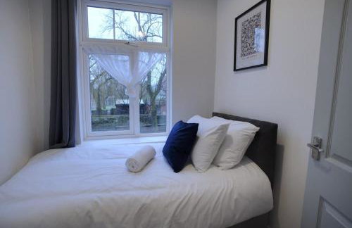 Sleeps 18 Lovely Mcr Home by City SuperHost - Foto 18