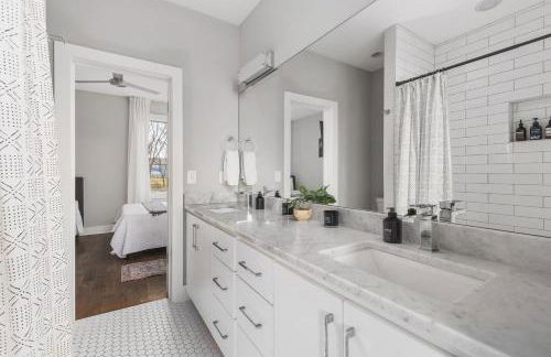 Modern Luxury Rooftop Deck, 3 mi to Downtown - Foto 25