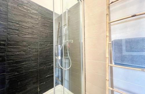 Bourgeois House - 16 personnes, Piscine, 6 chambres, 8 lits, 4 SDB, Centre-ville, CLIM - Foto 79