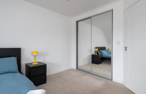 Spacious Milton Keynes Townhouse 2 Designated Parking Spaces Near Centre MK, MK Bowl, Universal Studios & Transport Links Ideal for Families & Contractors - Foto 38