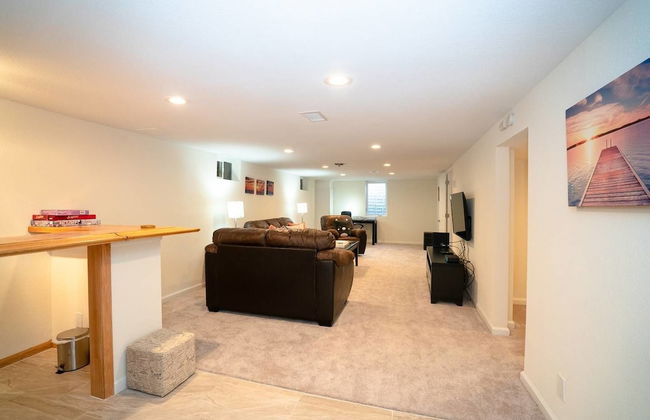 The Meadowlark Manor Spacious Backyard & Hot Tub - Photo 21