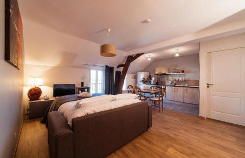 Logements calmes avec piscine, jardin et parking - Photo 9