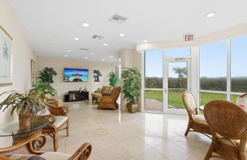 Ocean Front 2-bed, 2-bath 6th-floor comfy and inviting condo unit on Hutchinson Island - Photo 21