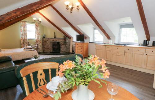 Loft Apartment - Photo 11