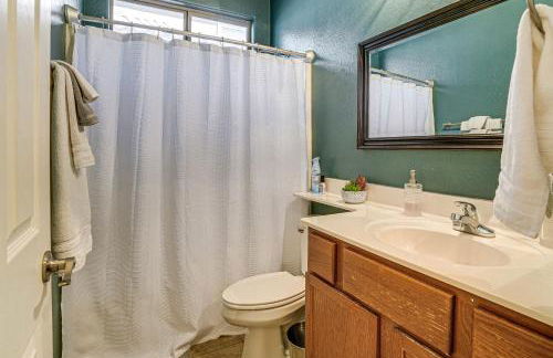 5 Mi to Surprise Stadium Chic Home with Pool - Foto 15