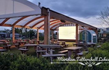 Elite Retreats 4U Lakeside Hot Tub Log Cabin with the fishing peg at Tattershall Lakes Park - Foto 75