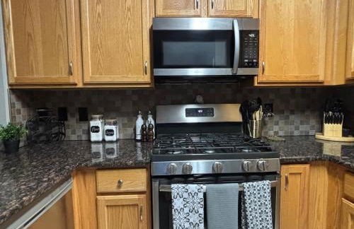 Unwind in Style in this stunning townhome retreat - Foto 19