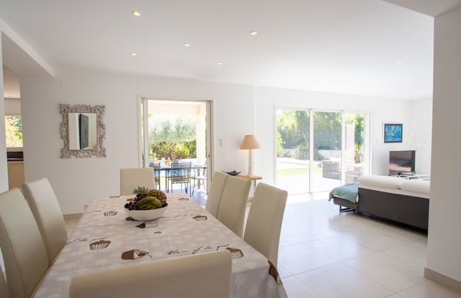 4 bedroom House in Bormes-les-Mimosas with private pool and garden - Photo 6