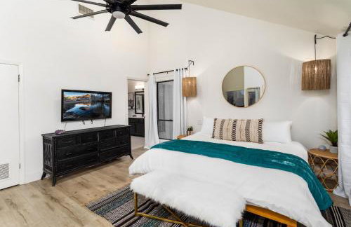 Luxe Boutique-Style Home w/Indoor Hot Tub - Foto 18