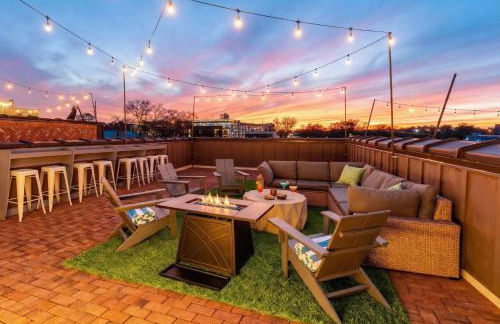 Skyline Views with Double Rooftop Deck & Game Room - Foto 40