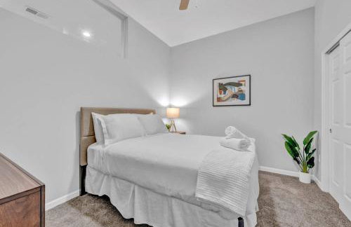 Stylish Condo • Walk to Theaters • Parking - Foto 12