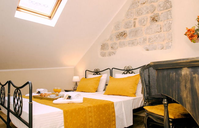 D & Sons Apartments - Photo 30