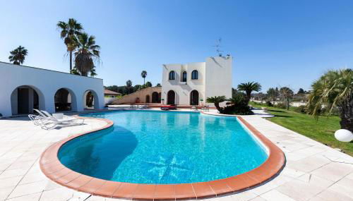 Villa Golia Pool Jacuzzi and Sauna - Happy Rentals - Foto 1