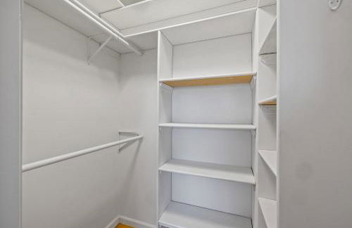 Huge Retreat w Alaska King, Pool & Jacuzzi Tub Indoor - Foto 19