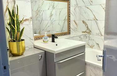 Lovely 3 Bed Ground Floor Apartment Near QE Hospital Harborne Birmingham New - Photo 43