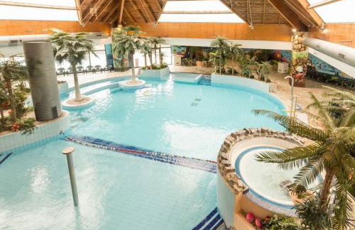 Cottage avec Parking gratuit - piscine et jeux - Foto 20