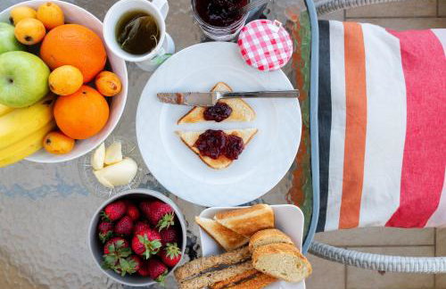 Garden Apartment next to the Mall -Private Parking - Photo 3