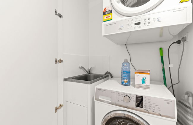 South Brisbane 2 Bedrooms Apartment with Free Parking by KozyGuru - Photo 8